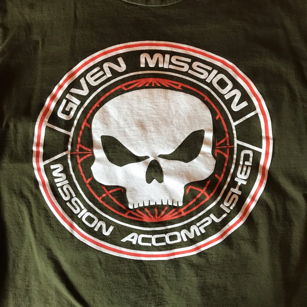 Black skull tee